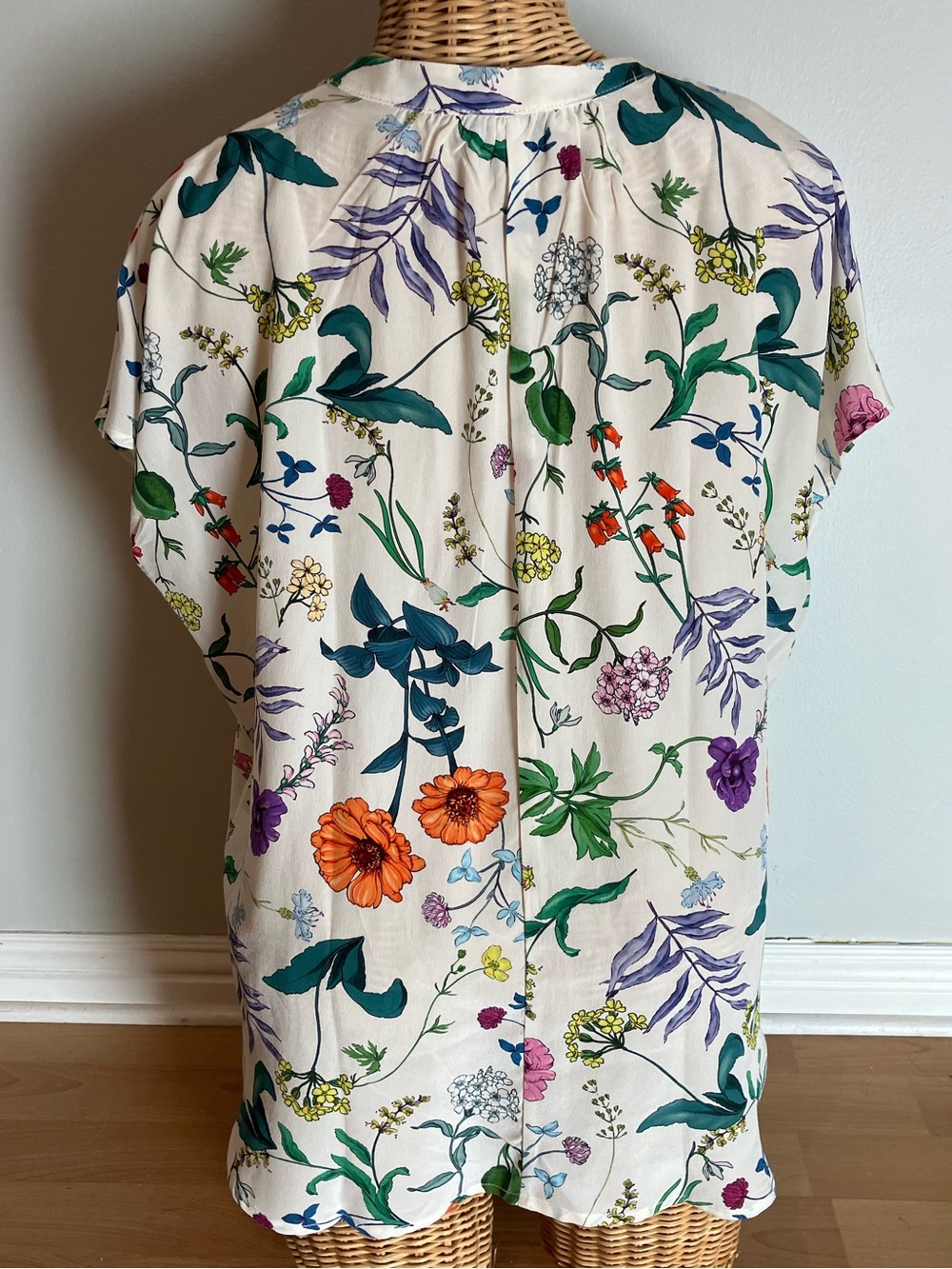 Amour Vert Floral Silk Renata Blouse EUC - Picture 2 of 4